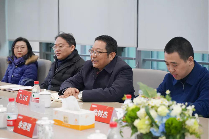 認真傾聽下一步發展訴求和對政府服務的意見建議